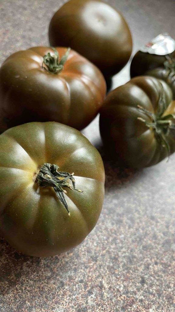5 Tomaten der Sorte Marmande
